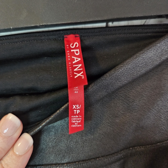 NWT SPANX Faux Leather Stripe Leggings - Picture 4 of 10